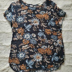 Pretty Floral Top, Like New!